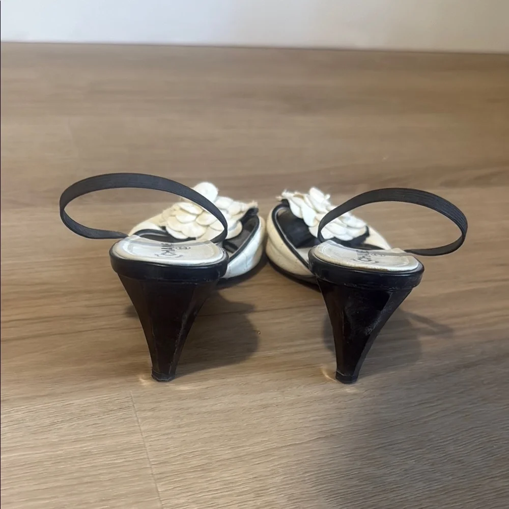 CHANEL Black and Cream Heels with Floral Accent - Picture 3 of 6